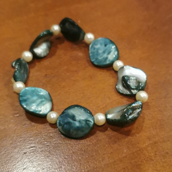 Costume Jewelry bracelets - Picture 3 of 6